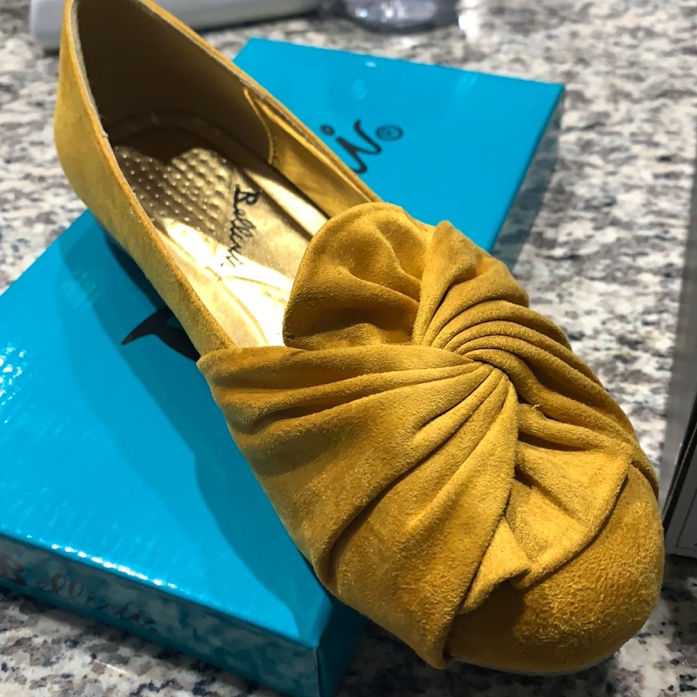 Bellini Mustard Flats size 7 New in box